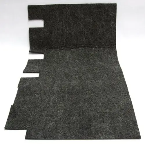 Dunkles, gefaltetes Schallschutzmaterial von Daikin, senkrecht und horizontal mit Einschnitten für Anpassungen, auf weißem Hintergrund.